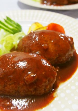 簡単ソースで本格的なハンバーグ♪赤ワイン-レシピのメイン写真
