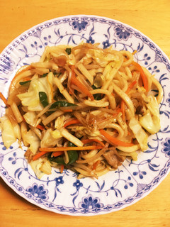 肉野菜炒めを使って焼きうどん-レシピのメイン写真