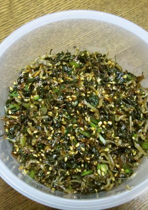 人参葉とちりめん雑魚の胡麻おかか振りかけ-レシピのメイン写真
