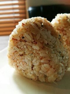 ごま油香る、じゃこおにぎり-レシピのメイン写真