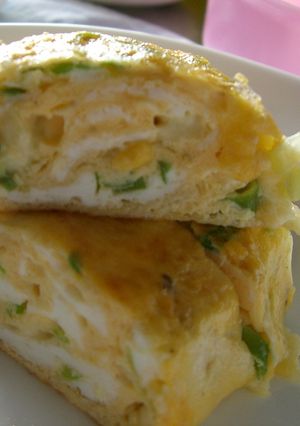簡単お弁当おかず「ネギ＆チーズの卵焼き」-レシピのメイン写真
