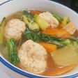 鶏団子とチンゲン菜の春雨スープ