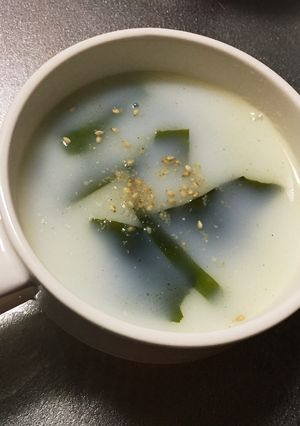 30秒で！簡単牛乳わかめスープ-レシピのメイン写真