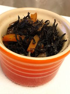 芽ひじきと黒豆の炒り煮-レシピのメイン写真