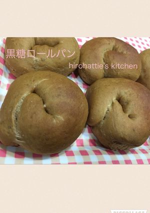 手ごね☆バターなし☆黒糖ロールパン-レシピのメイン写真