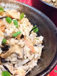 白だし【サーモンとひじきの炊き込みご飯】-レシピのメイン写真
