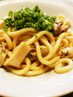 牡蠣とエリンギのバター醬油焼きうどん-レシピのメイン写真