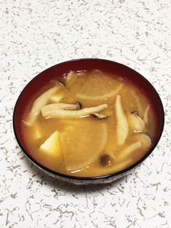 生姜で温か♡しめじと大根の中華風味噌汁-レシピのメイン写真