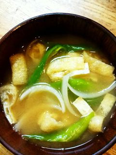 甘獅子唐と玉ねぎと油揚げの味噌汁-レシピのメイン写真