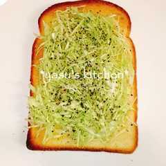 รูปของ 美味しい朝食♪千切りキャベツトースト