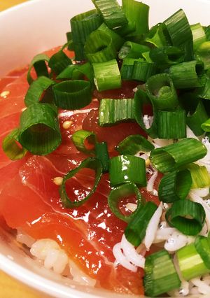簡単♫漬けマグロ丼〜ごま油風味-レシピのメイン写真