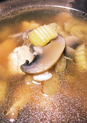 鶏肉とセロリとキノコの和風スープ-レシピのメイン写真