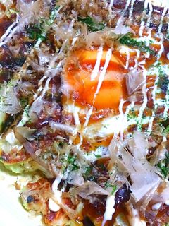 カリふわトロリなお好み焼きon目玉焼き-レシピのメイン写真