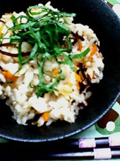なめたけ、にんじん、塩昆布で炊き込みご飯-レシピのメイン写真
