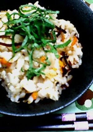 なめたけ、にんじん、塩昆布で炊き込みご飯-レシピのメイン写真