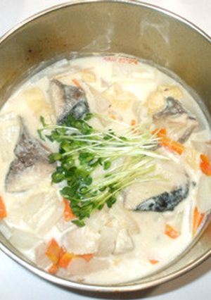 かす汁♪魚ブリと大根と人参♪簡単酒かす鍋-レシピのメイン写真