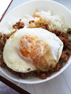 ずぼらママの1人飯☆豚ひき肉のロコモコ丼-レシピのメイン写真