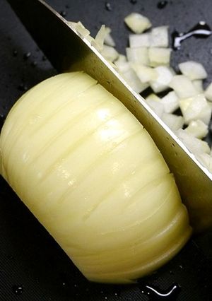 初めてでも簡単♪玉葱のみじん切り-レシピのメイン写真