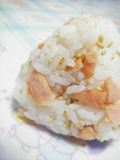 ✿鮭&ごま✿おにぎり-レシピのメイン写真