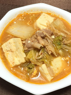 簡単!キムチ鍋(卵と豆板醤入り)-レシピのメイン写真