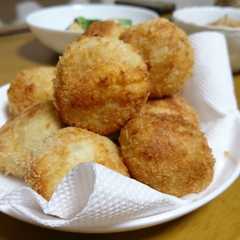 A picture of 里芋の揚げ焼きコロッケ.