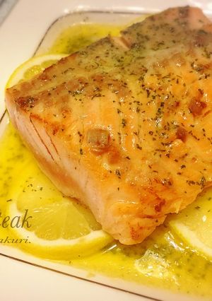 レアサーモンステーキレモンバターソース♪-レシピのメイン写真