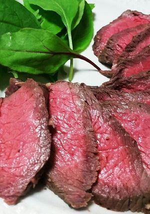 焼く➡包む➡完成！簡単極上ローストビーフ-レシピのメイン写真