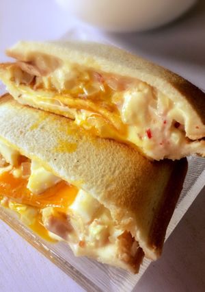 ツナマヨチリソースと半熟卵のホットサンド-レシピのメイン写真