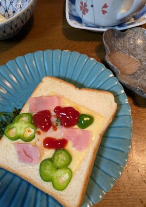 ピーマン🫑オニオン、ベーコンのピザトース-レシピのメイン写真