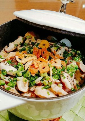ガリバタチキンとキノコの炊き込みごはん-レシピのメイン写真