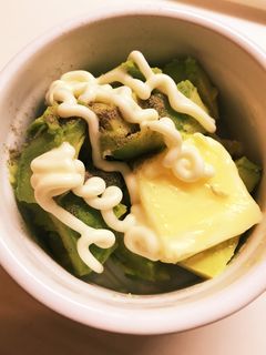 ズボラに一品!アボカドバター♪-レシピのメイン写真