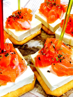 サーモンとクリームチーズ*カナッペ-レシピのメイン写真
