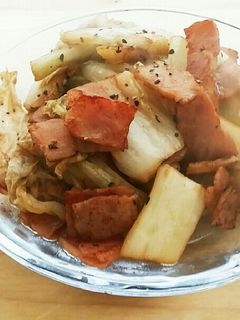 白菜の漬け物とベーコンの油炒め-レシピのメイン写真