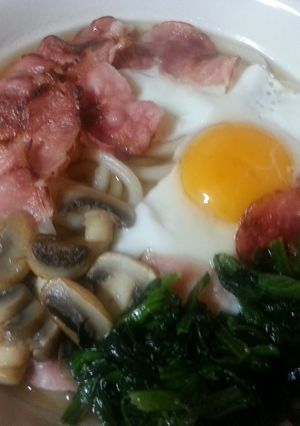 ベーコンと玉子をのせた洋風うどん-レシピのメイン写真