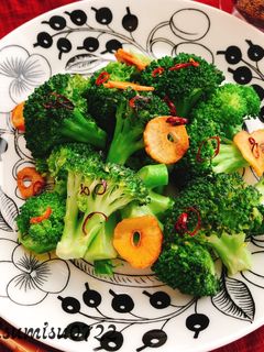 付け合わせにブロッコリーのペペロンチーノ-レシピのメイン写真