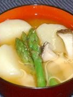やさしい味♡アスパラとエリンギのおみそ汁-レシピのメイン写真