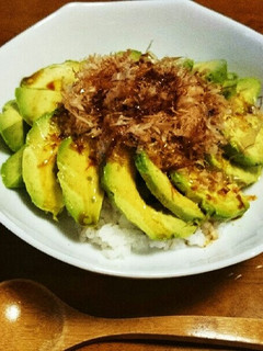 適当旨レシピ☆一人ランチにも!アボカド丼-レシピのメイン写真