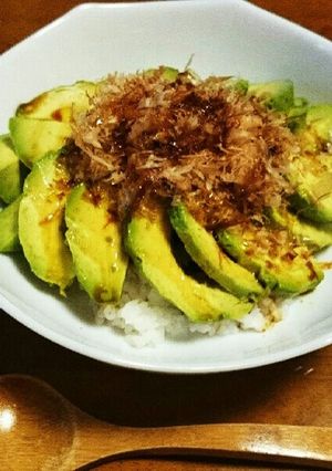 適当旨レシピ☆一人ランチにも！アボカド丼-レシピのメイン写真