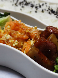 青菜炒めとニンジンしりしりーのお弁当-レシピのメイン写真