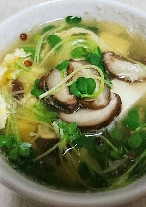 胃に優しいあっさり椎茸と豆腐のかき玉汁☆-レシピのメイン写真