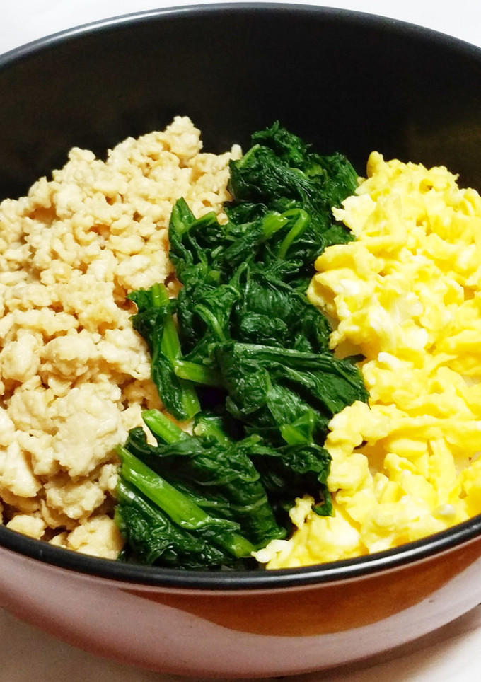ふっくら3色とりそぼろ丼（二人分）-レシピのメイン写真