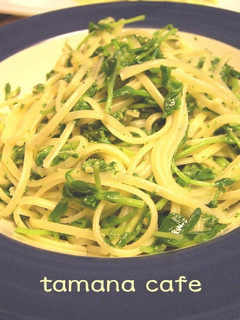 ヨモギでイタリアン♪豆苗とヨモギのパスタ-レシピのメイン写真