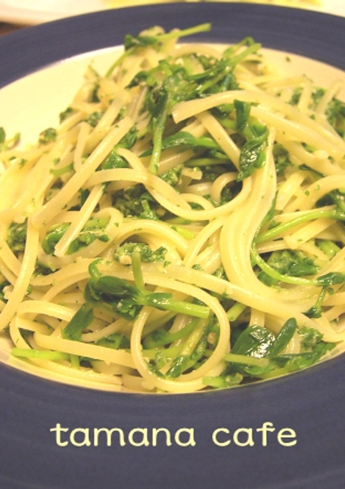 ヨモギでイタリアン♪豆苗とヨモギのパスタ-レシピのメイン写真
