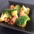 鶏皮とブロッコリーのオイスター炒め