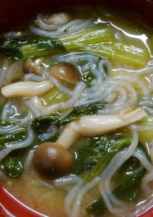 朝食にも！小松菜としめじと白滝のお味噌汁-レシピのメイン写真