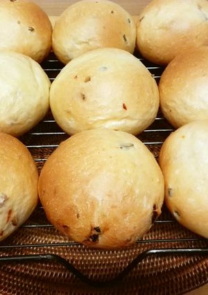 ドライトマトとオリーブのイタリア風パン♪-レシピのメイン写真