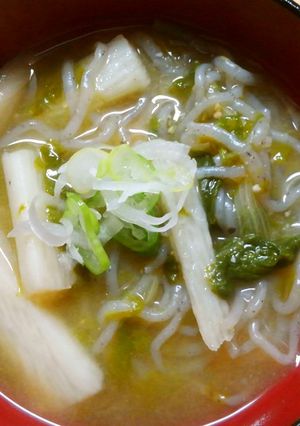 和食に温か♪山東菜と長芋と白滝のお味噌汁-レシピのメイン写真