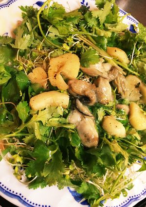 パクチーサラダのにんにく焼き牡蠣(^○^-レシピのメイン写真