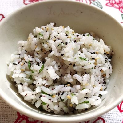 ユカリご飯 基本からアレンジまで！思わずつくりたくなる「ゆかり 混ぜご飯
