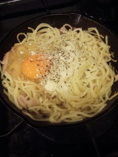 スキレットで作る焼きそばカルボナーラ-レシピのメイン写真